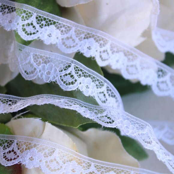 Vintage Lace Trim White Floral .50" Wide, 4 Yards - Picture 9 of 10